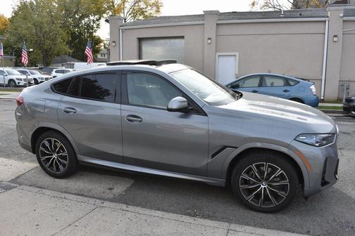 2025 BMW X6 xDrive40i