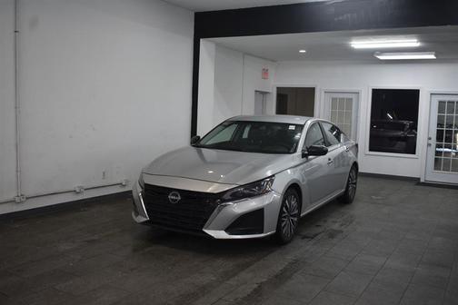 Brilliant Silver Metallic 2025 Nissan Altima SR FWD