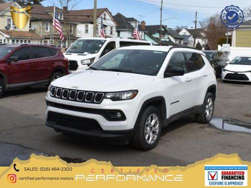 Bright White Clearcoat 2025 Jeep Compass Latitude