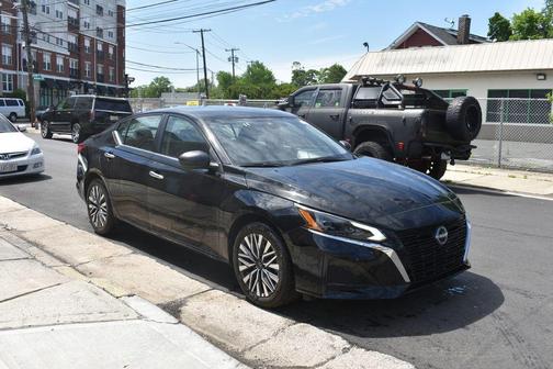 Super Black Clearcoat 2025 Nissan Altima 2.5 SV