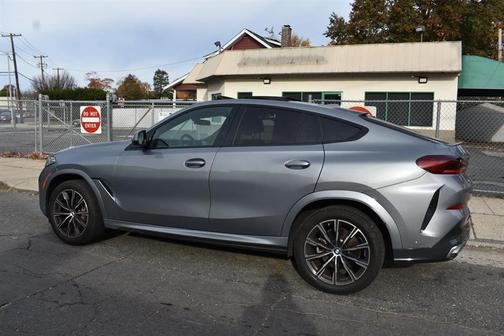 2025 BMW X6 xDrive40i
