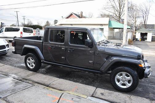 2022 Jeep Gladiator Sport