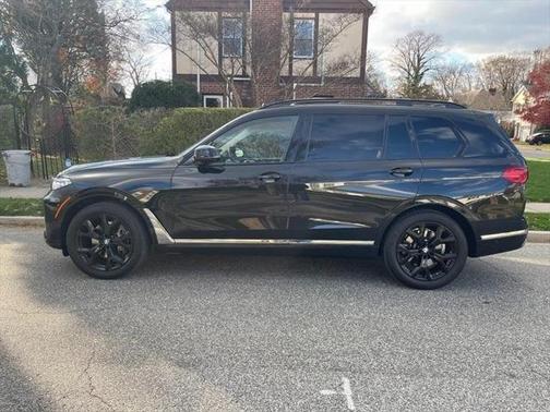 2022 BMW X7 M50i