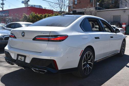 Mineral White Metallic 2025 BMW 760 xDrive