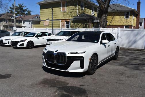 Mineral White Metallic 2025 BMW 760 xDrive