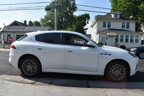 Bianco 2024 Maserati Grecale GT