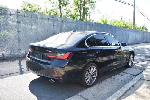 Black Sapphire Metallic 2024 BMW 330 330i