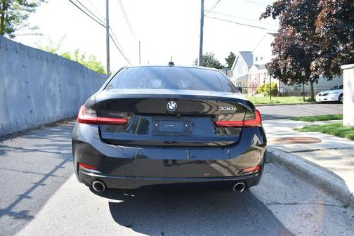 Black Sapphire Metallic 2024 BMW 330 330i