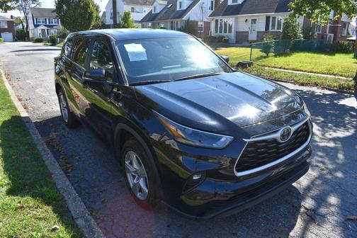 2024 Toyota Highlander LE