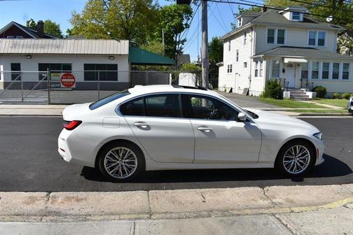 Mineral White Metallic 2024 BMW 330 330i