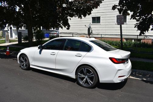 Mineral White Metallic 2024 BMW 330 330i