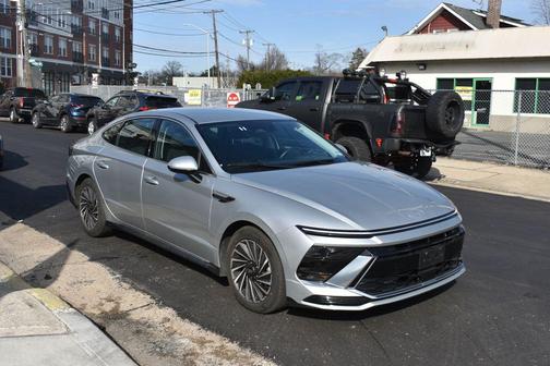 Aero Silver 2025 Hyundai SONATA Hybrid SE