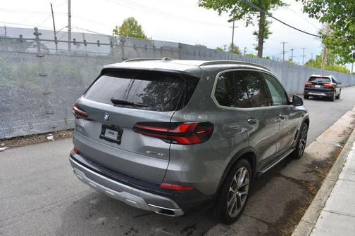 Skyscraper Gray Metallic 2024 BMW X5 sDrive40i