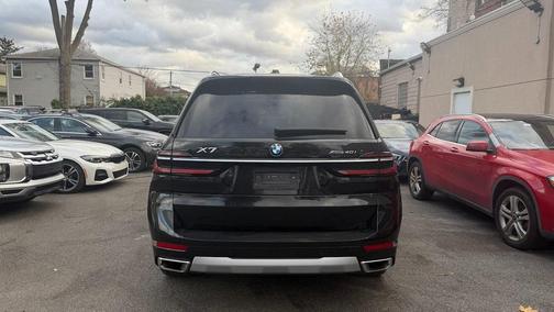 2025 BMW X7 xDrive40i