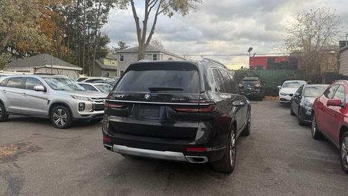 2025 BMW X7 xDrive40i