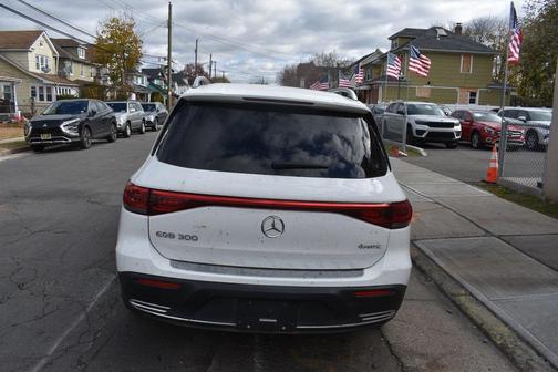 2023 Mercedes-Benz EQB 300 4MATIC