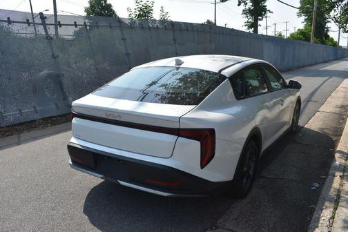 Snow White Pearl 2025 Kia K4 LXS