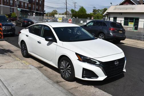 Pearl White Tricoat 2025 Nissan Altima 2.5 SV