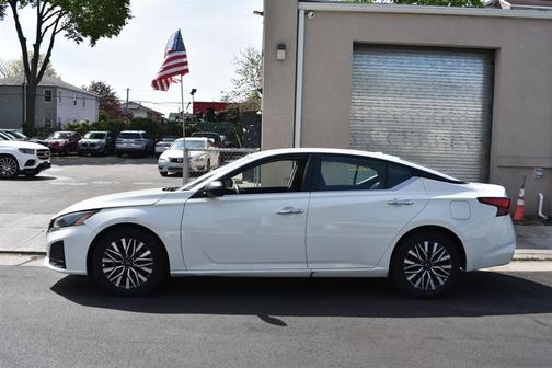 Pearl White Tricoat 2025 Nissan Altima 2.5 SV