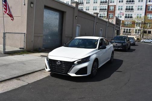 Pearl White Tricoat 2025 Nissan Altima 2.5 SV
