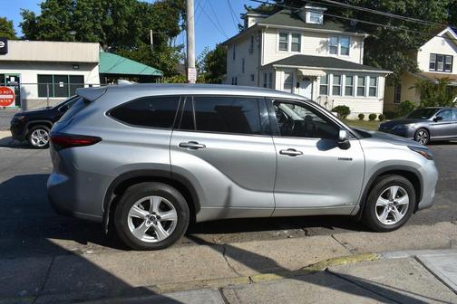 2021 Toyota Highlander Hybrid LE