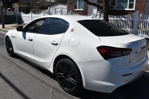 2022 Maserati Ghibli Modena