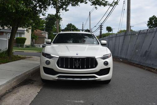 Bianco 2018 Maserati Levante S GranLusso