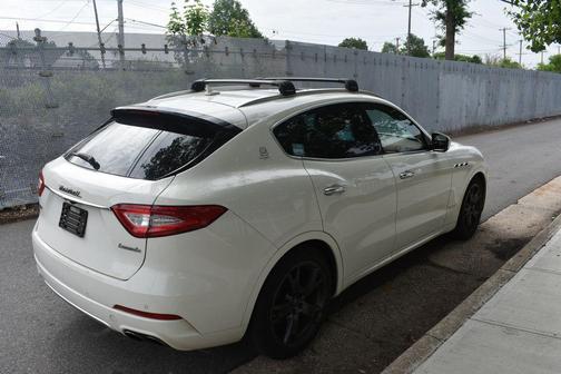 Bianco 2018 Maserati Levante S GranLusso