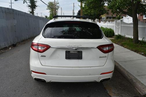 Bianco 2018 Maserati Levante S GranLusso