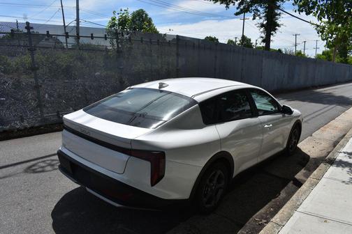 Snow White Pearl 2025 Kia K4 LXS