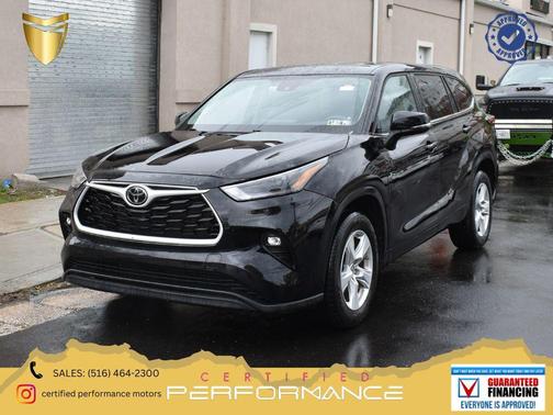 Midnight Black Metallic 2025 Toyota Highlander LE
