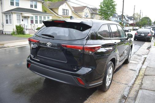 Midnight Black Metallic 2025 Toyota Highlander LE