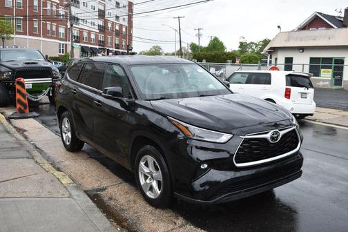 Midnight Black Metallic 2025 Toyota Highlander LE