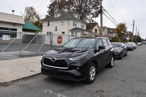 2024 Toyota Highlander LE