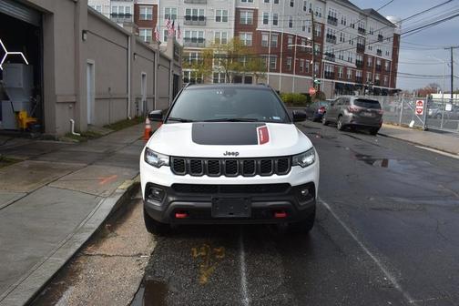 Bright White Clearcoat 2024 Jeep Compass Trailhawk