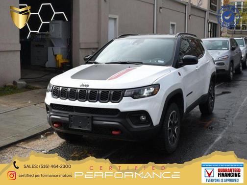 Bright White Clearcoat 2024 Jeep Compass Trailhawk