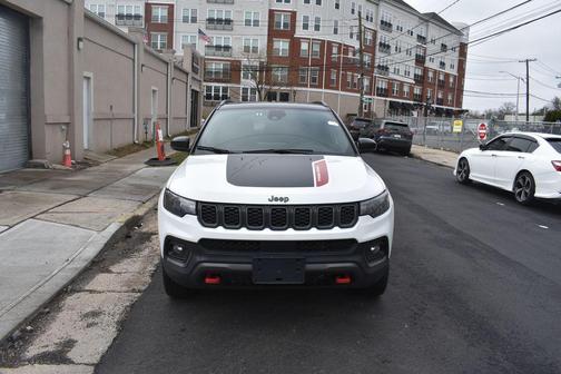 Bright White Clearcoat 2024 Jeep Compass Trailhawk