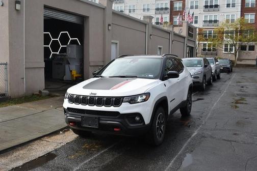 Bright White Clearcoat 2024 Jeep Compass Trailhawk