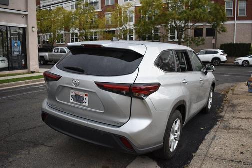 2024 Toyota Highlander LE