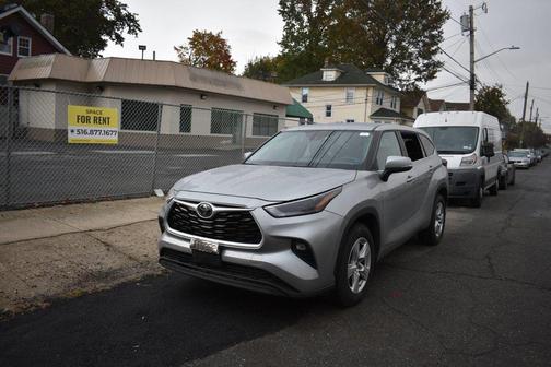 2024 Toyota Highlander LE