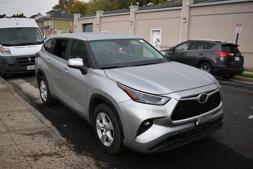 2024 Toyota Highlander LE