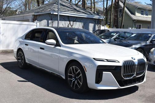 Mineral White Metallic 2025 BMW 760 xDrive
