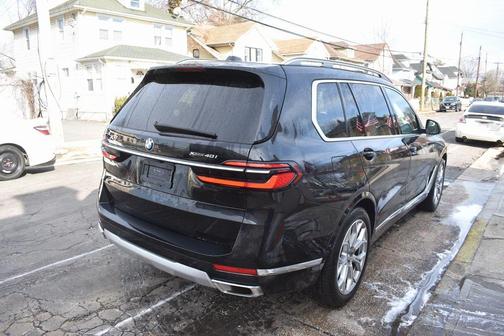 2025 BMW X7 xDrive40i