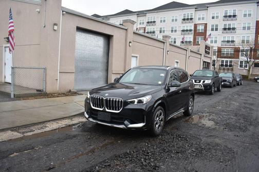 Black Sapphire Metallic 2025 BMW X1 xDrive28i