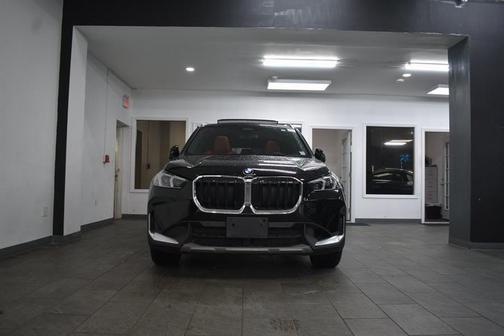 Black Sapphire Metallic 2025 BMW X1 xDrive28i
