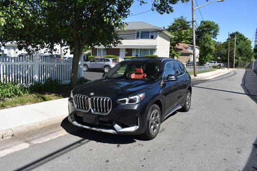 Black Sapphire Metallic 2025 BMW X1 xDrive28i