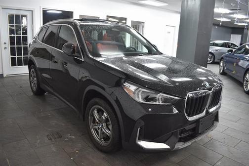 Black Sapphire Metallic 2025 BMW X1 xDrive28i