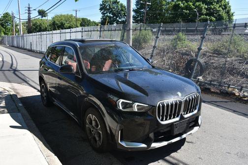 Black Sapphire Metallic 2025 BMW X1 xDrive28i