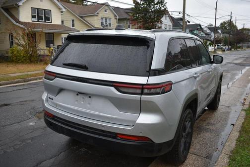 2024 Jeep Grand Cherokee Altitude