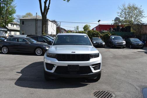 Silver Zynith 2025 Jeep Grand Cherokee Altitude